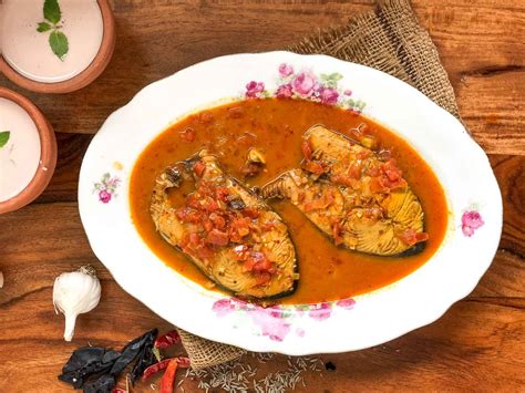  Malvani Fish Curry: Baharatlı Bir Deniz Lezzeti ve Kremamsı Bir Doğu Uyumu!