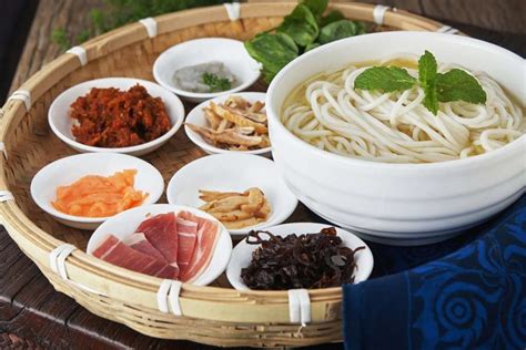  Yuxi Crossing Bridge Noodles: Accompanied by Aromatic Broth and Delicately Cooked Ingredients?